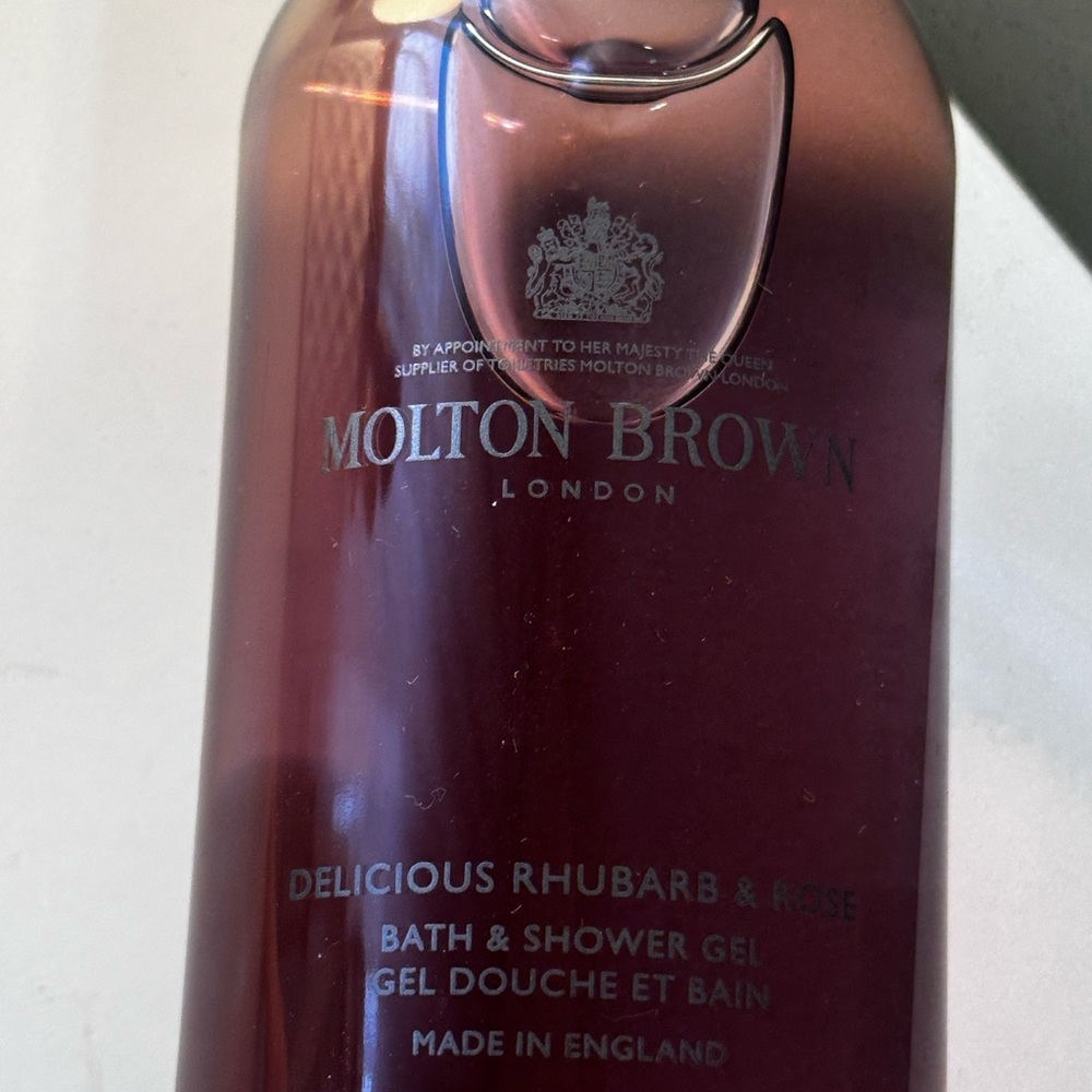 Molton Brown Delicious Rhubarb & Rose Bath & Shower Gel - Picture 2 of 5